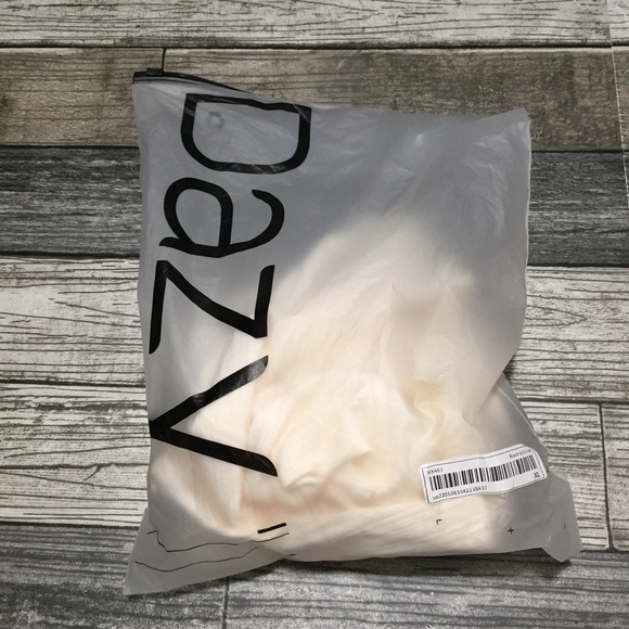 Dazy Button Front Blouse Top Women’s XL Off White Ruffled Accents Soft - Picture 10 of 11